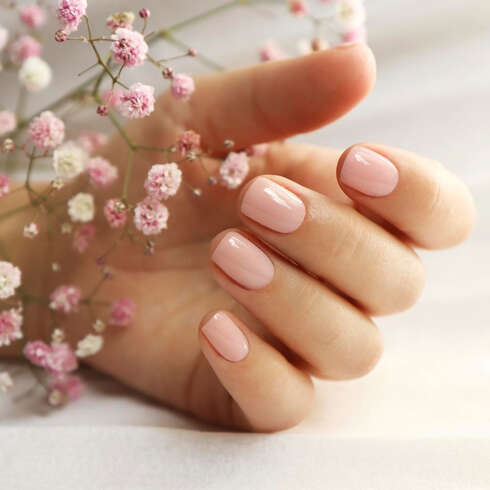 Soin bien-être Depose + pose vernis semi-permanent mains